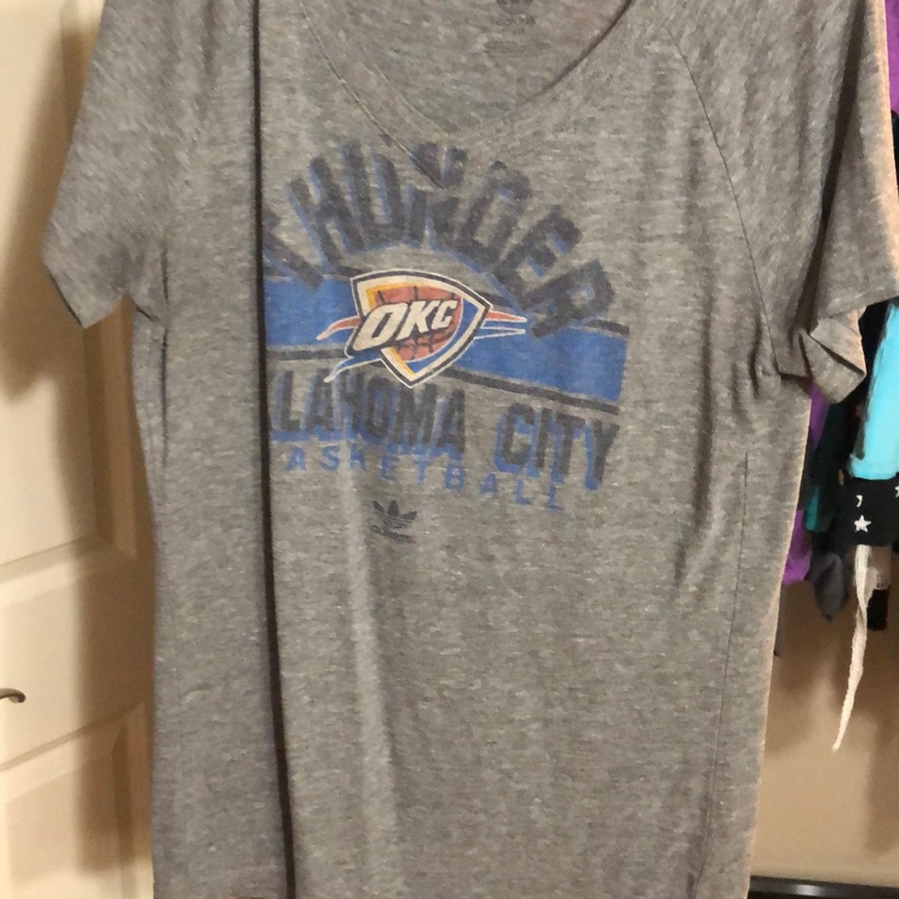 Thunder v-neck T-shirt